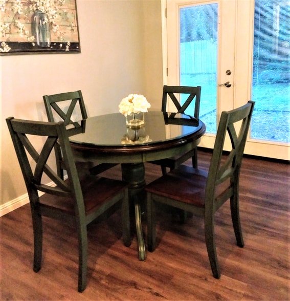 Building Photo - 225 Circle Dr