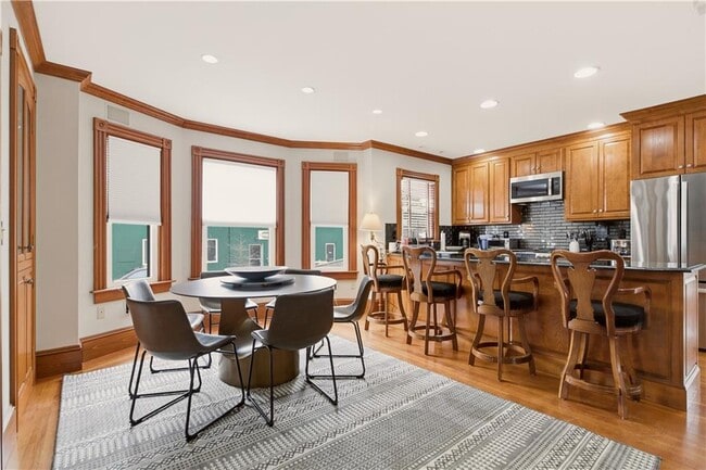 Building Photo - 23 Clinton St