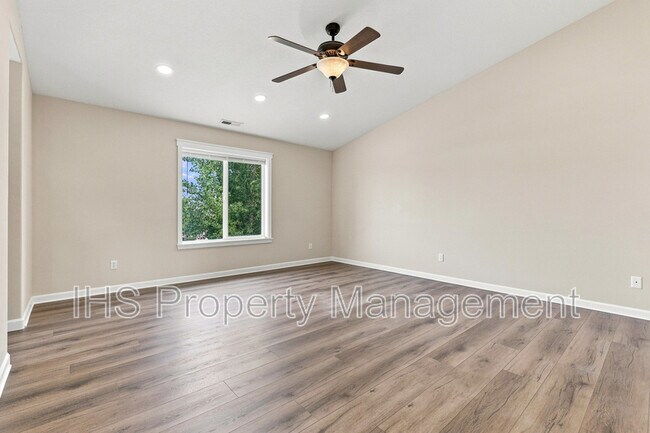 Building Photo - 9711 Nottingham Dr