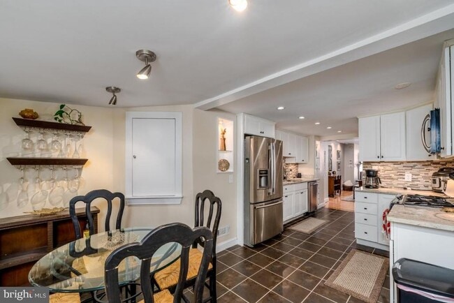 Building Photo - 2517 Fleet St