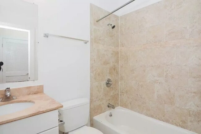 Building Photo - 4712 N Sheridan Rd