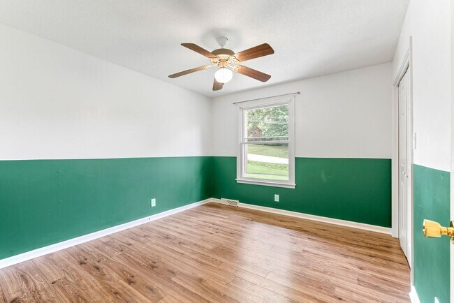 Building Photo - Pet Friendly Three Bedroom with Basement!