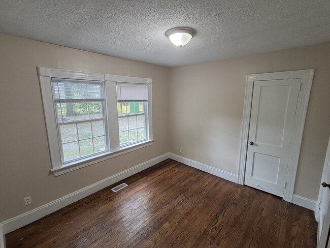 Building Photo - 1209 S Greene St