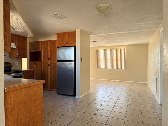 Building Photo - 7303 Deerfield Dr