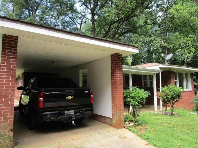 Building Photo - 1147 Enota Cir NE