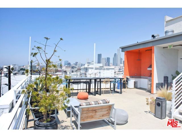 Building Photo - 825 E 4th St