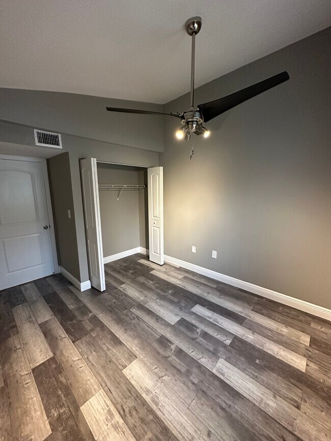 Building Photo - 2890 N Oakland Forest Dr