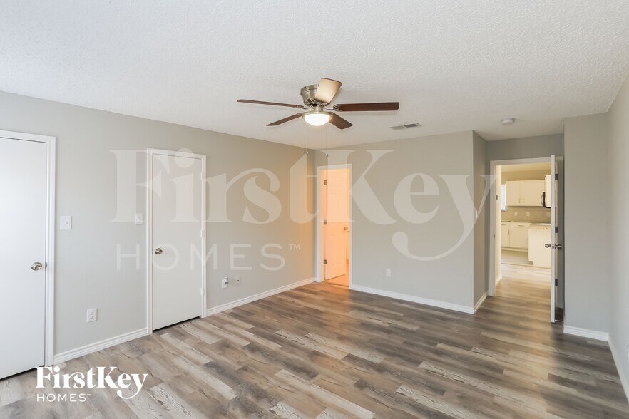 Building Photo - 8136 Iris Cir