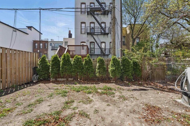 Building Photo - 43 Thorne St