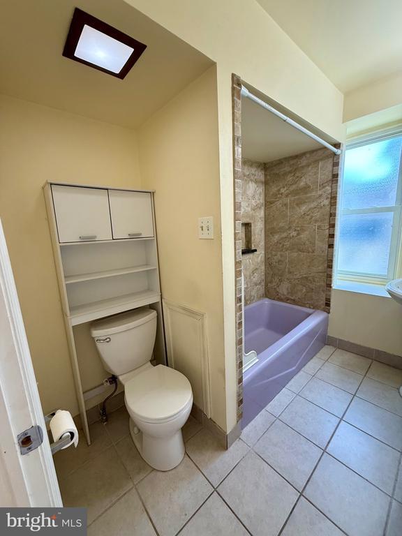 Building Photo - 403 S Main St