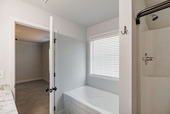 Building Photo - 80 Creek Haven Dr