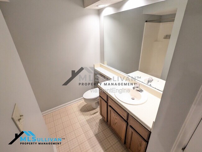 Building Photo - 4320 Beechnut Ln