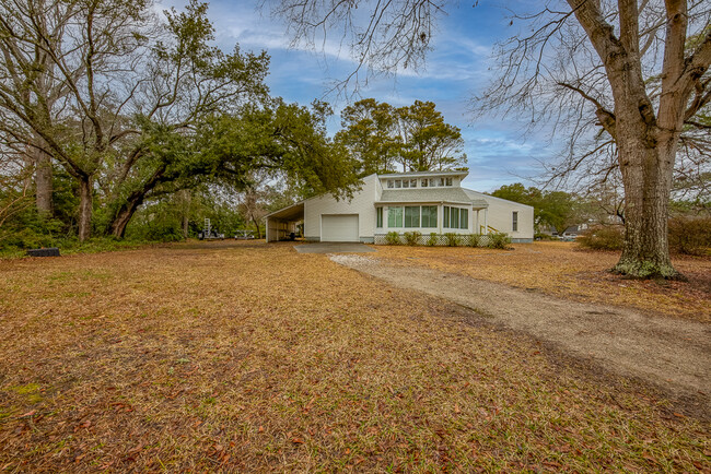 Building Photo - 102 Grey Ln