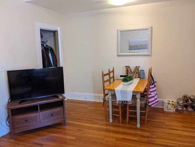 Building Photo - Amazing 3 bed in Coolidge Corner...