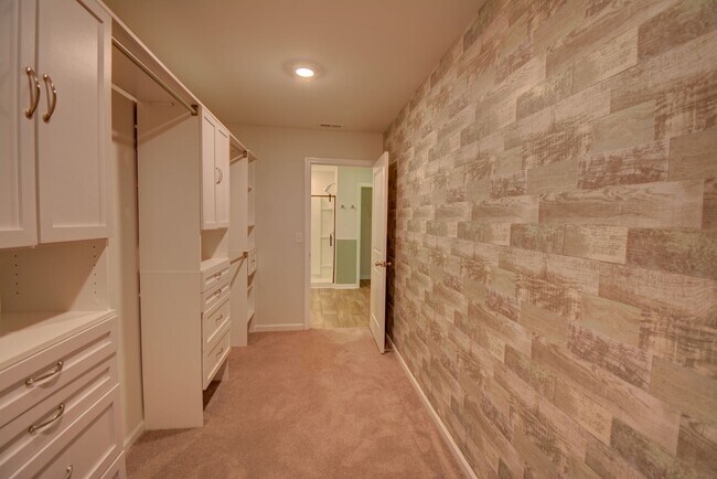 Building Photo - 13 Evian Ct