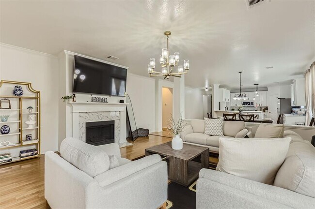 Building Photo - 1016 Thackeray Ln