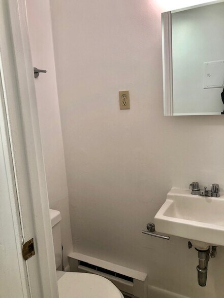Building Photo - 410 Beacon St