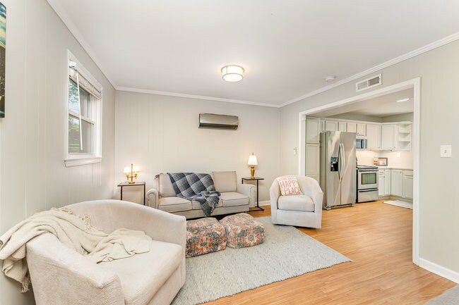 Building Photo - 4014 Sulkirk Rd