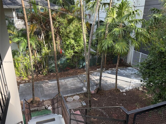 Building Photo - 314 NE 26th Terrace