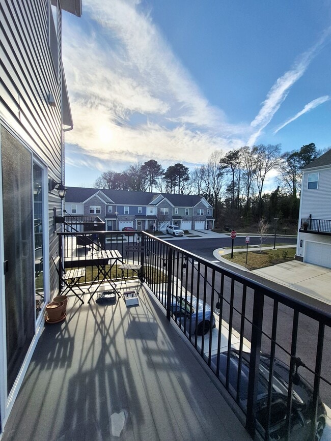 Building Photo - 4012 Pk Trl Dr