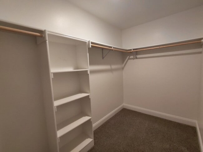 Building Photo - Beautiful home close to post