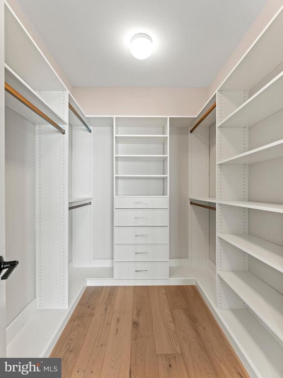 Building Photo - 2015 Tysons Ridgeline Rd