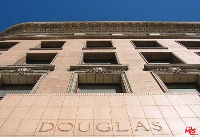 Building Photo - 257 S Spring St