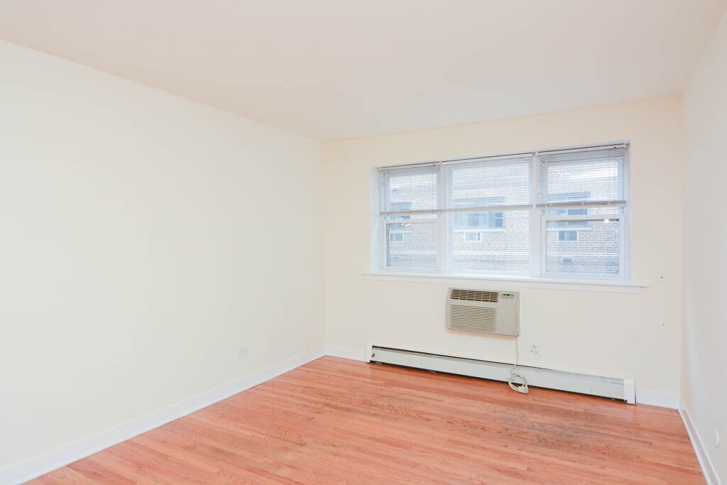 Building Photo - 628 W Wrightwood Ave