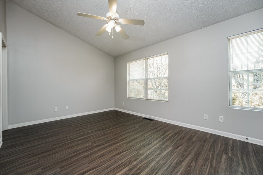 Building Photo - 2286 Strathmoor Manor Dr
