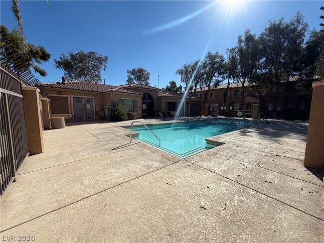 Building Photo - 2060 Rancho Lake Dr