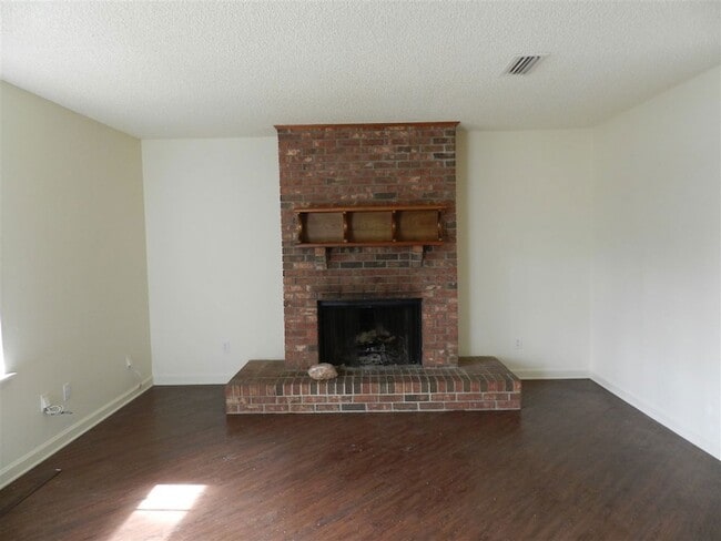 Building Photo - 1516 W Tharpe St