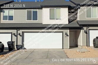 Building Photo - 4 Bedroom Townhome near Canyon View