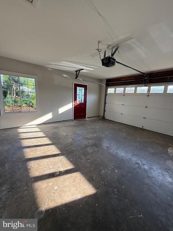 Building Photo - 3301 Fallowfield Dr