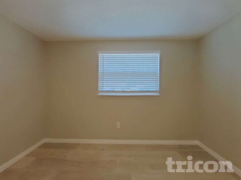 Building Photo - 1124 Jadewood Ave