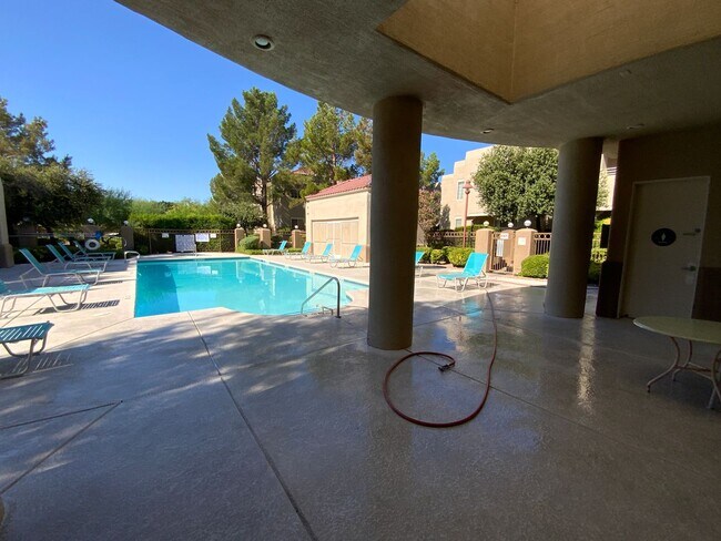 Building Photo - 2 Bed, 2 Bath, Condo with Pools, Fitness Center & Balcony located in Las Vegas, Nevada.