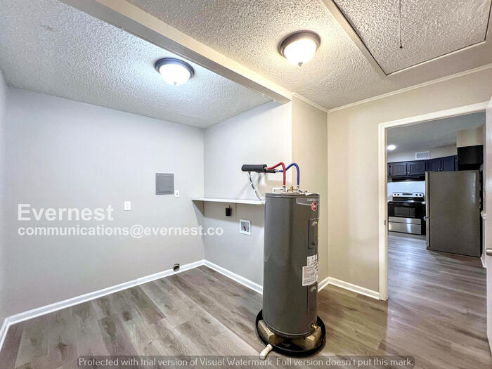 Building Photo - 6320 Forest Glen Dr