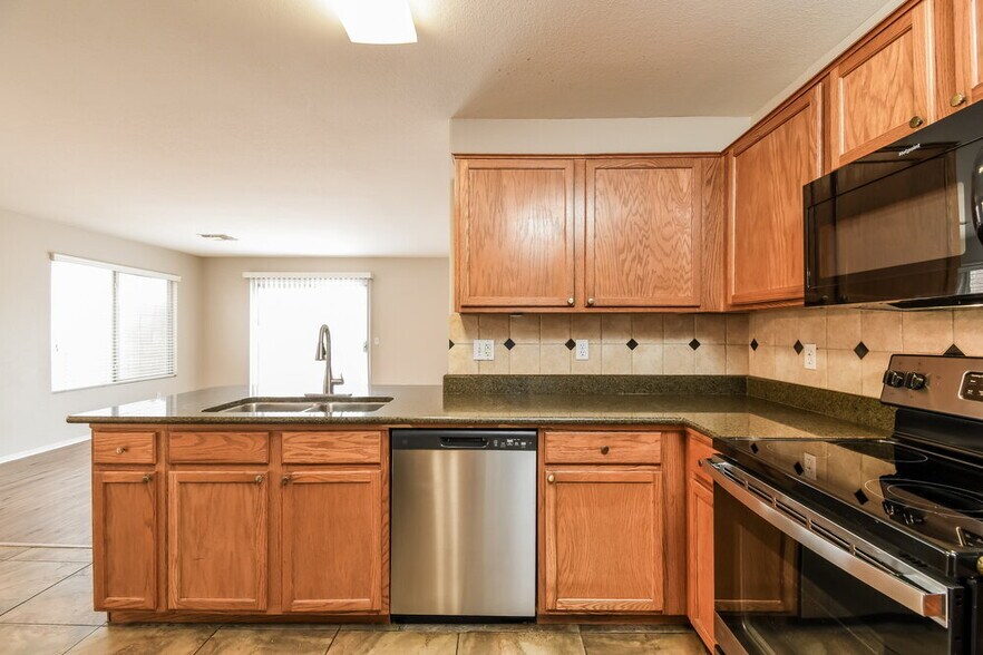 Building Photo - 8706 E Capri Ave