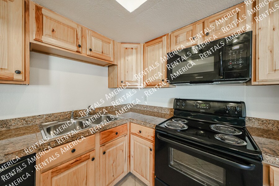 Building Photo - 4120 W Calavar Rd