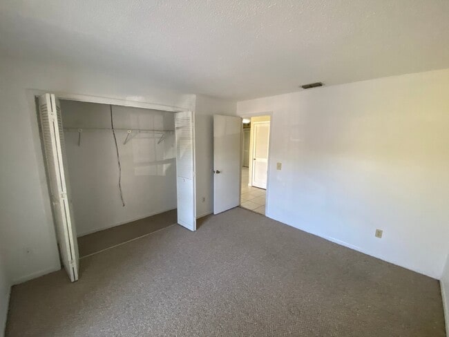 Building Photo - "Charming 2 Bed, 1 Bath Seffner Rental"