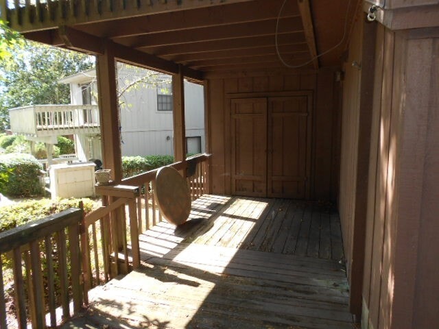 Building Photo - 3 Bedroom, 2.5 Bath off of Mission Road! Available August 2026!