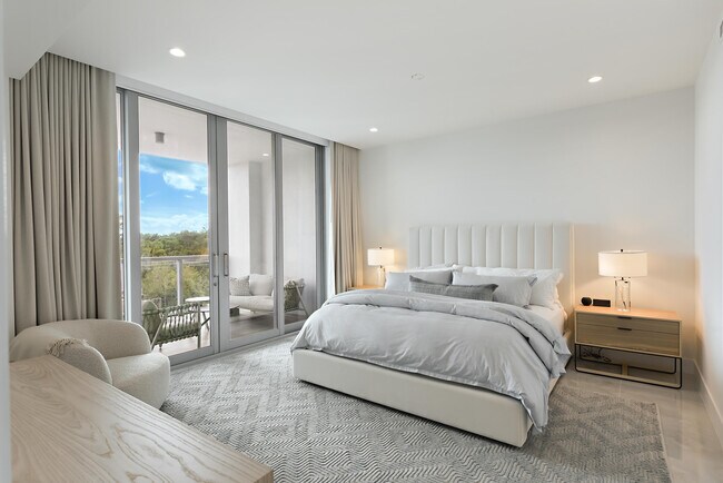 Building Photo - 485 E Royal Palm Rd