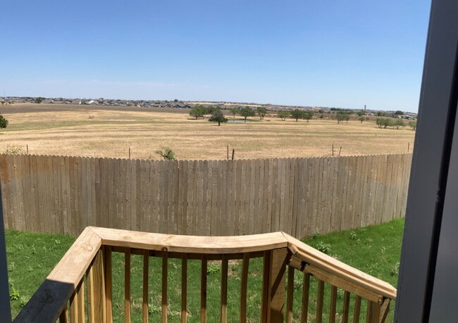 Building Photo - New Braunfels Serene Country View