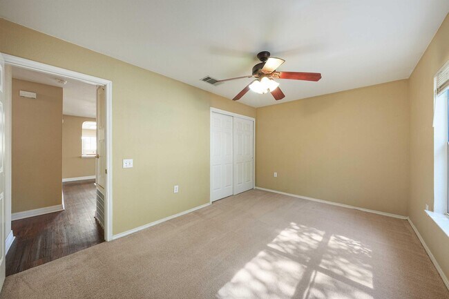 Building Photo - 7528 Cats-Eye Ln