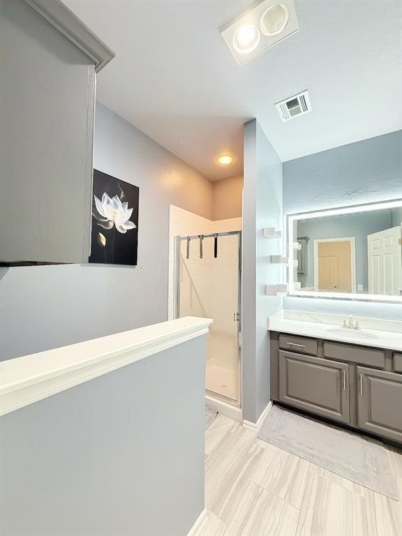 Building Photo - 6162 N Brookline Ave