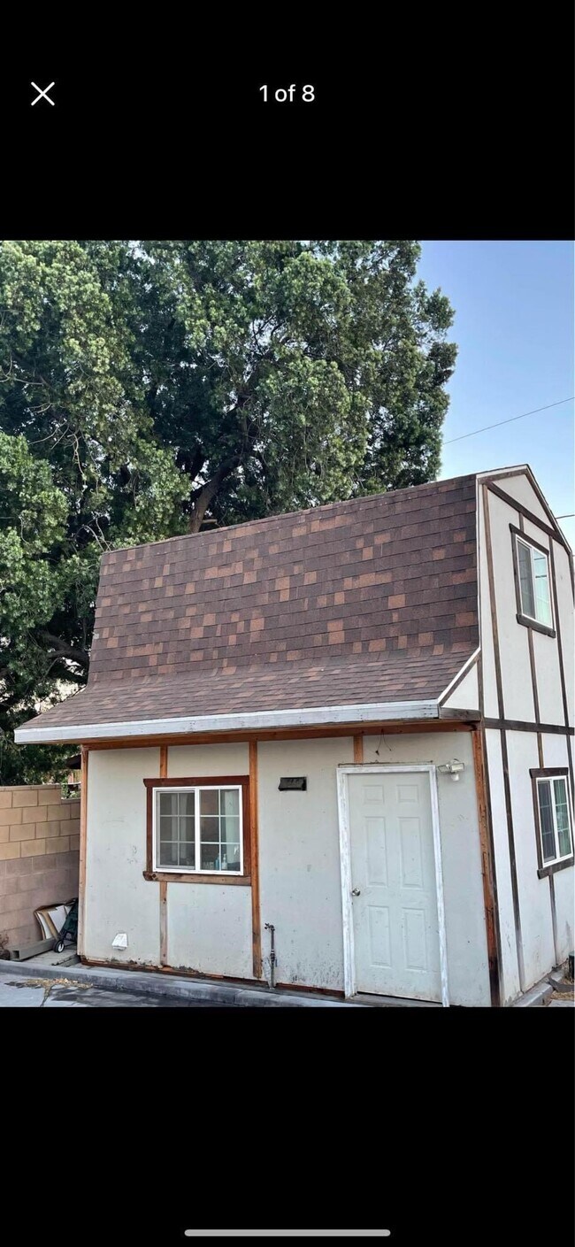 Primary Photo - 419 E Easton St