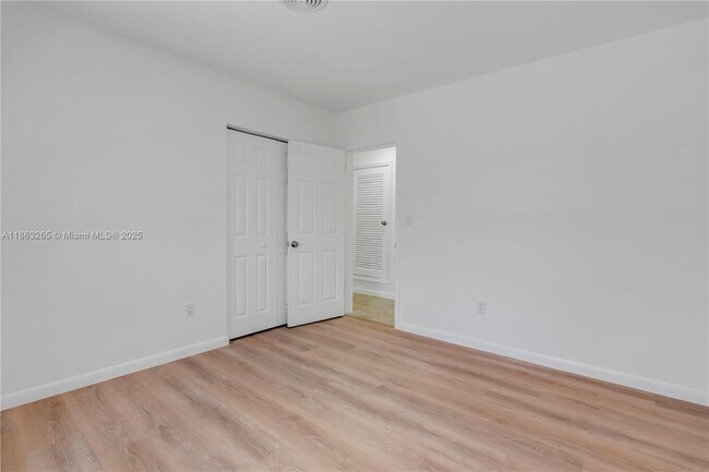 Building Photo - 4210 SW 20th St