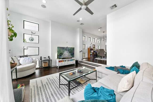 Building Photo - 1807 Dart St