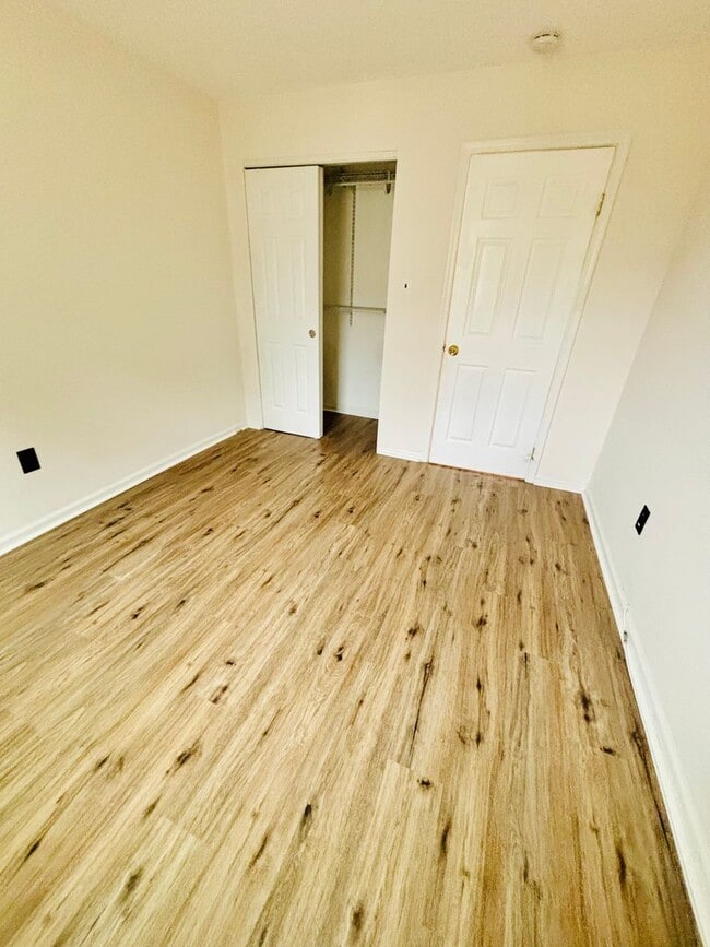 Building Photo - 1959 Main Ave