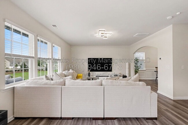 Building Photo - 16110 Winfield Hall Dr