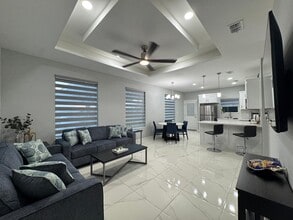 Building Photo - 104 N Dove St